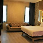 Hotel Isnova Airport 4*