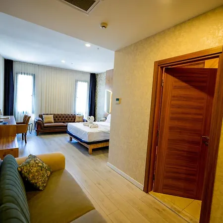 Isnova Airport 4*