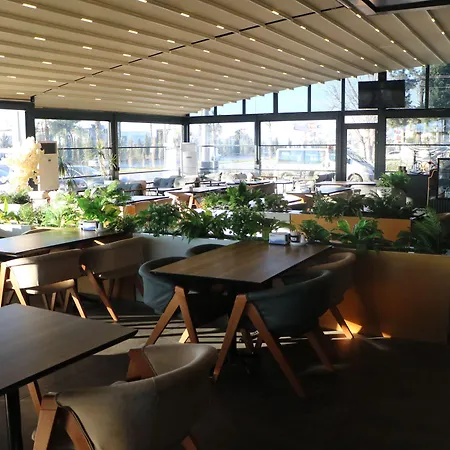 Hotel Isnova Airport