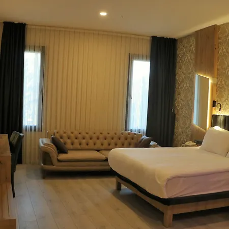 Isnova Airport 4*
