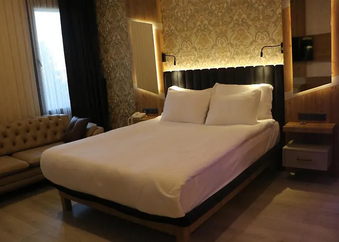 Hotel Isnova Airport 4*