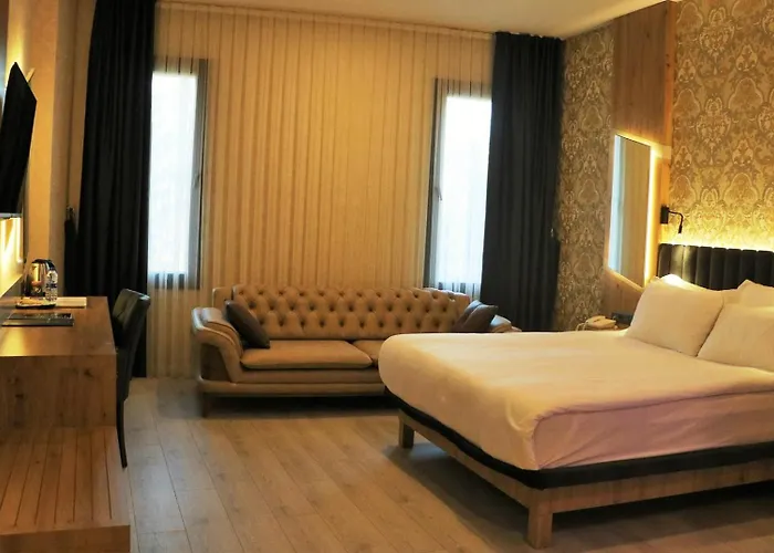Hotel Isnova Airport 4*