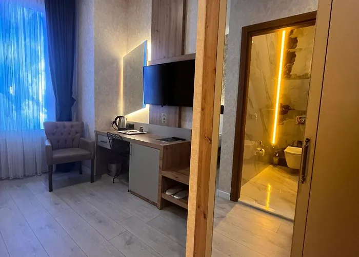 Isnova Airport Hotel 4*