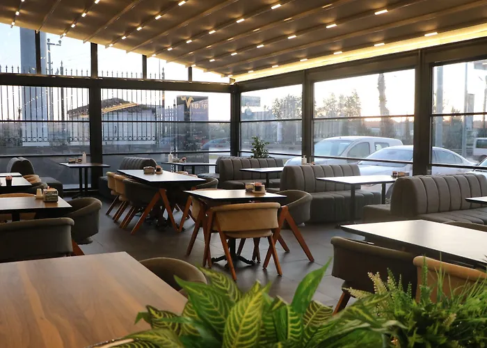 Hotel Isnova Airport 4*