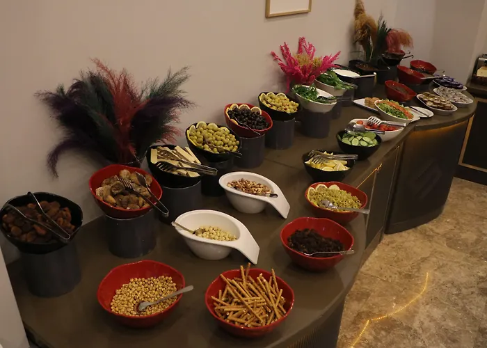 Isnova Airport Hotel 4*