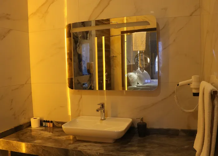 Isnova Airport Hotel 4*