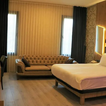 Hotel Isnova Airport 4*
