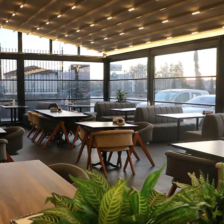 Hotel Isnova Airport 4*