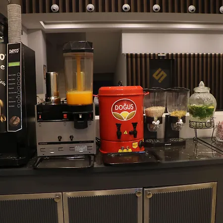 Hotel Isnova Airport 4*