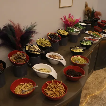 Isnova Airport Hotel 4*