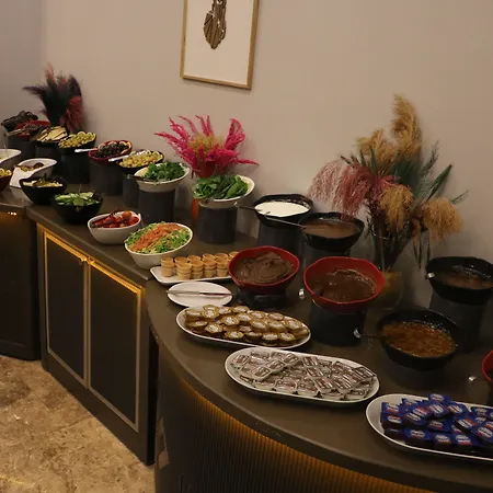 Hotel Isnova Airport 4*