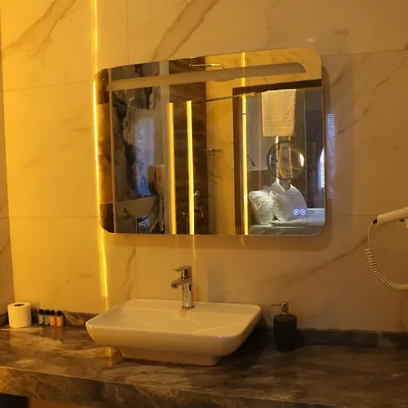 Isnova Airport Hotel 4*